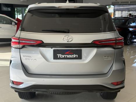 TOYOTA Hilux SW4 2.8 16V 4P SRX PLATINUM 4X4 7 LUGARES TURBO DIESEL AUTOM�TICO, Foto 3