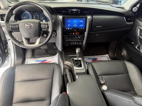 TOYOTA Hilux SW4 2.8 16V 4P SRX PLATINUM 4X4 7 LUGARES TURBO DIESEL AUTOM�TICO, Foto 8