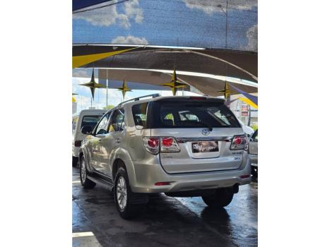 TOYOTA Hilux SW4 3.0 16V 4P SRV 4X4 7 LUGARES TURBO DIESEL AUTOMTICO, Foto 4