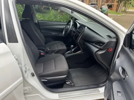 TOYOTA Yaris Sedan 1.5 16V 4P FLEX XL MULTIDRIVE AUTOM�TICO CVT, Foto 4