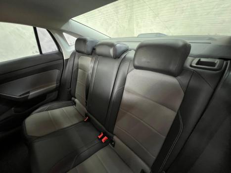 VOLKSWAGEN Jetta 1.4 4P 250 TSI R-LINE AUTOM�TICO, Foto 10