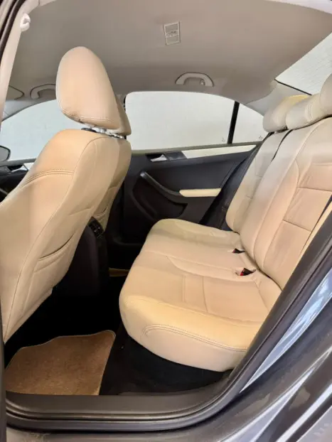 VOLKSWAGEN Jetta 2.0 4P COMFORTLINE FLEX, Foto 4