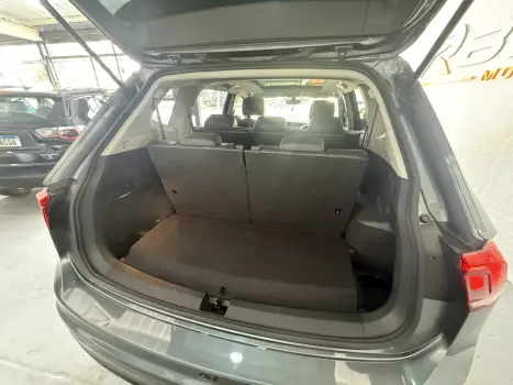 VOLKSWAGEN Tiguan 1.4 250 TSI TOTAL FLEX ALLSPACE COMFORTLINE TURBO AUTOM�TICO TIPTRONIC, Foto 3