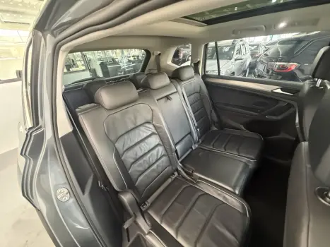 VOLKSWAGEN Tiguan 1.4 250 TSI TOTAL FLEX ALLSPACE COMFORTLINE TURBO AUTOM�TICO TIPTRONIC, Foto 12