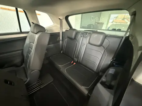 VOLKSWAGEN Tiguan 1.4 250 TSI TOTAL FLEX ALLSPACE COMFORTLINE TURBO AUTOM�TICO TIPTRONIC, Foto 10