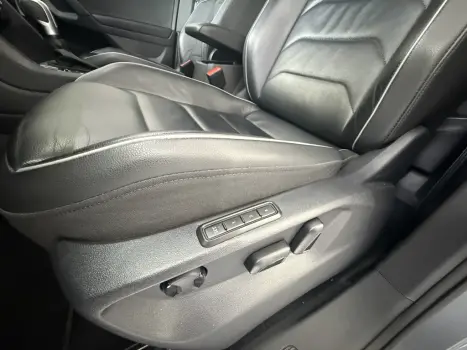 VOLKSWAGEN Tiguan 1.4 250 TSI TOTAL FLEX ALLSPACE COMFORTLINE TURBO AUTOM�TICO TIPTRONIC, Foto 11