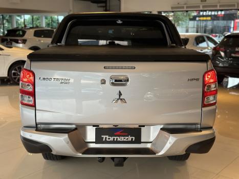 MITSUBISHI L 200 Triton 2.4 16V SPORT HPE TOP 4X4 CABINE DUPLA TURBO DIESEL AUTOMTICO, Foto 4