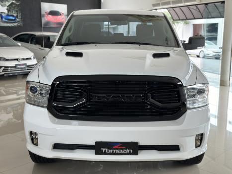 RAM Classic 5.7 V8 32V 4P HEMI LARAMIE NIGHT EDITION AUTOMTICO, Foto 2