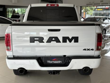 RAM Classic 5.7 V8 32V 4P HEMI LARAMIE NIGHT EDITION AUTOMTICO, Foto 3