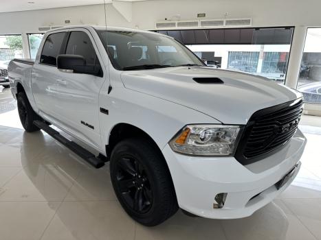 RAM Classic 5.7 V8 32V 4P HEMI LARAMIE NIGHT EDITION AUTOMTICO, Foto 4