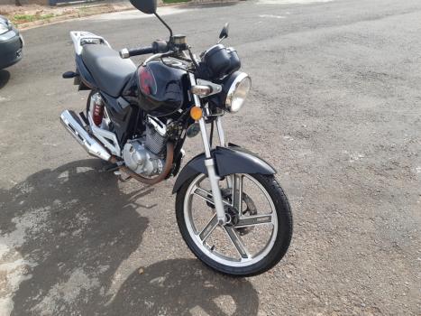 SUZUKI GSR 125 , Foto 2