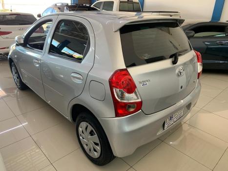 TOYOTA Etios Hatch 1.3 16V 4P FLEX, Foto 2