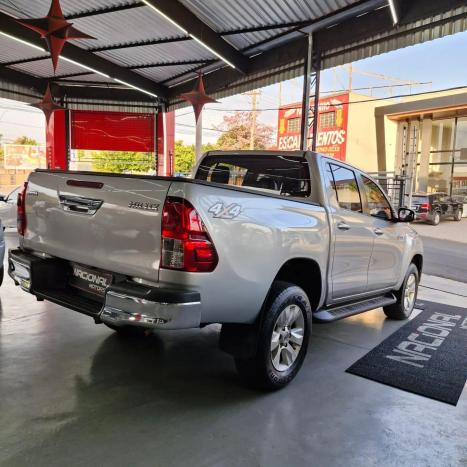 TOYOTA Hilux Caminhonete 2.8 16V 4P SR 4X4 DIESEL CABINE DUPLA AUTOMTICO, Foto 4