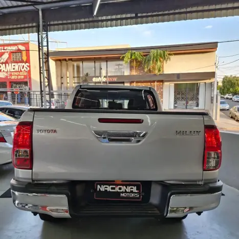 TOYOTA Hilux Caminhonete 2.8 16V 4P SR 4X4 DIESEL CABINE DUPLA AUTOMTICO, Foto 6