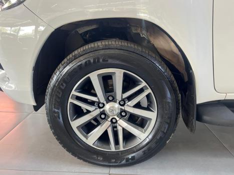 TOYOTA Hilux Caminhonete 2.8 16V 4P SRX DIESEL CABINE DUPLA, Foto 9