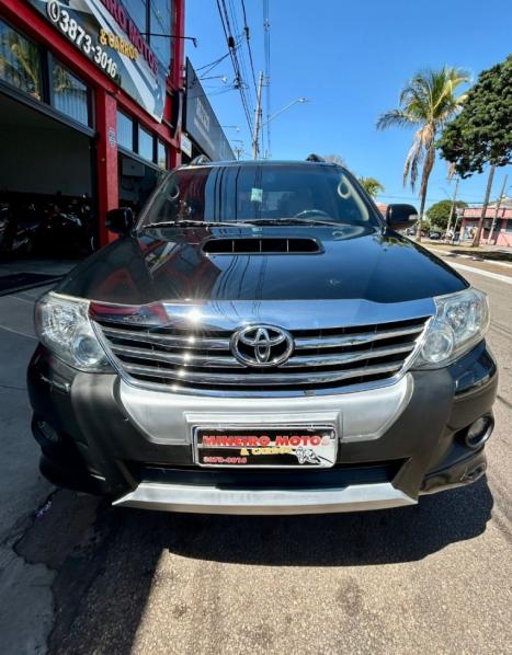 TOYOTA Hilux Caminhonete 3.0 4P 4X4 SRV TURBO DIESEL CABINE DUPLA AUTOMTICO, Foto 2