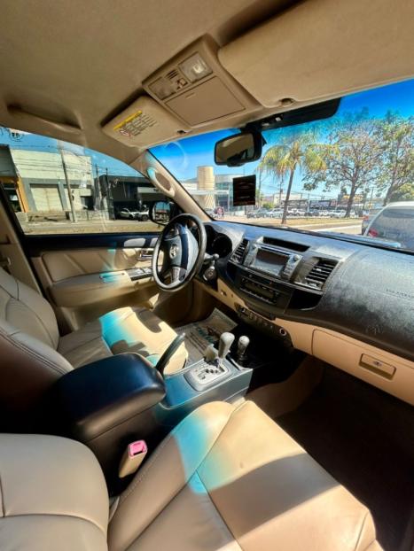 TOYOTA Hilux Caminhonete 3.0 4P 4X4 SRV TURBO DIESEL CABINE DUPLA AUTOMTICO, Foto 9