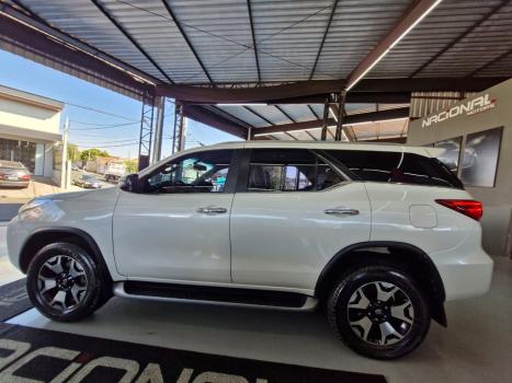 TOYOTA Hilux SW4 2.8 4P SRX 4X4 DIAMOND 7 LUGARES TURBO DIESEL AUTOMTICO, Foto 7