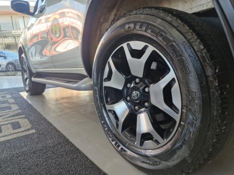 TOYOTA Hilux SW4 2.8 4P SRX 4X4 DIAMOND 7 LUGARES TURBO DIESEL AUTOMTICO, Foto 10