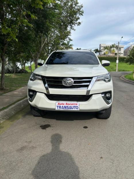 TOYOTA Hilux SW4 2.8 16V 4P SRX 4X4 7 LUGARES TURBO DIESEL AUTOMTICO, Foto 3