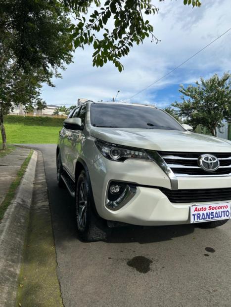 TOYOTA Hilux SW4 2.8 16V 4P SRX 4X4 7 LUGARES TURBO DIESEL AUTOMTICO, Foto 13