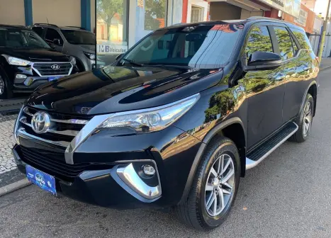 TOYOTA Hilux SW4 2.8 16V 4P SRX 4X4 7 LUGARES TURBO DIESEL AUTOMTICO, Foto 8