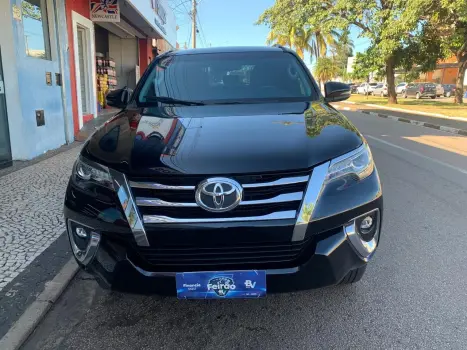 TOYOTA Hilux SW4 2.8 16V 4P SRX 4X4 7 LUGARES TURBO DIESEL AUTOMTICO, Foto 9