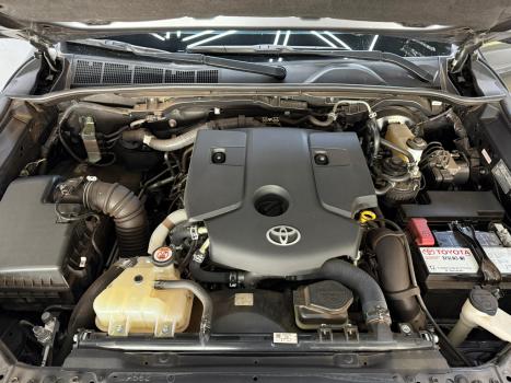 TOYOTA Hilux SW4 2.8 16V 4P SRX 4X4 7 LUGARES TURBO DIESEL AUTOMTICO, Foto 5