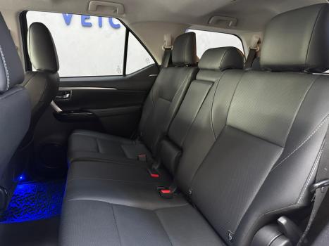 TOYOTA Hilux SW4 2.8 16V 4P SRX 4X4 7 LUGARES TURBO DIESEL AUTOMTICO, Foto 7