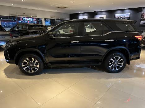 TOYOTA Hilux SW4 2.8 16V 4P SRX PLATINUM 4X4 7 LUGARES TURBO DIESEL AUTOMTICO, Foto 3