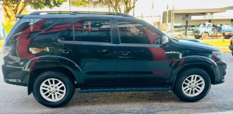 TOYOTA Hilux SW4 3.0 16V 4P SRV 4X4 7 LUGARES TURBO DIESEL AUTOMTICO, Foto 3