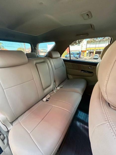 TOYOTA Hilux SW4 3.0 16V 4P SRV 4X4 7 LUGARES TURBO DIESEL AUTOMTICO, Foto 6
