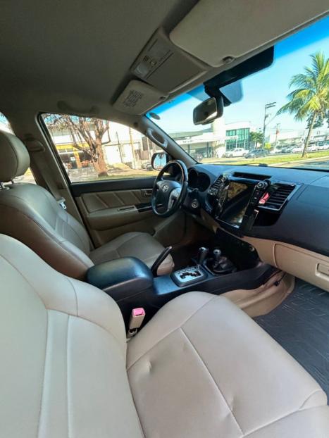 TOYOTA Hilux SW4 3.0 16V 4P SRV 4X4 7 LUGARES TURBO DIESEL AUTOMTICO, Foto 7