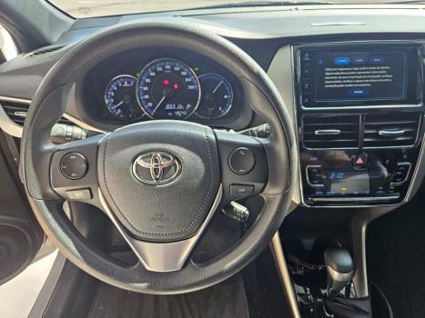 TOYOTA Yaris Hatch 1.3 16V 4P FLEX XL PLUS TECH MULTIDRIVE AUTOMTICO CVT, Foto 8