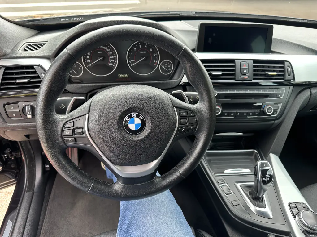 BMW 320I - Foto
