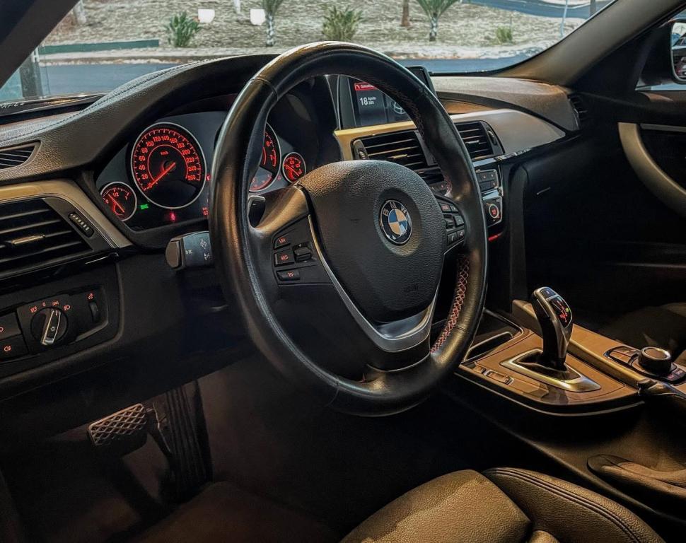 BMW 320I - Foto