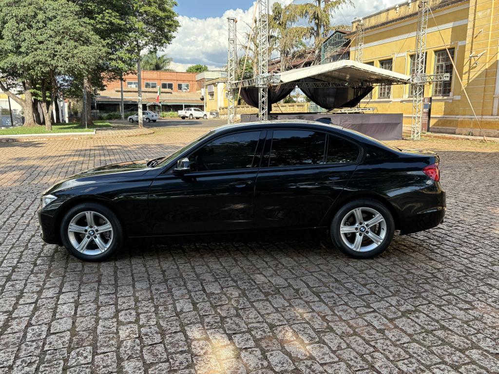 BMW 320I - Foto