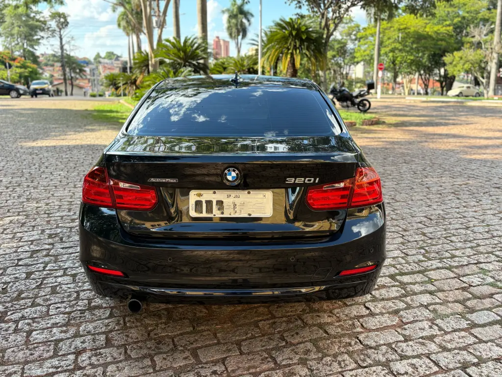 BMW 320I - Foto