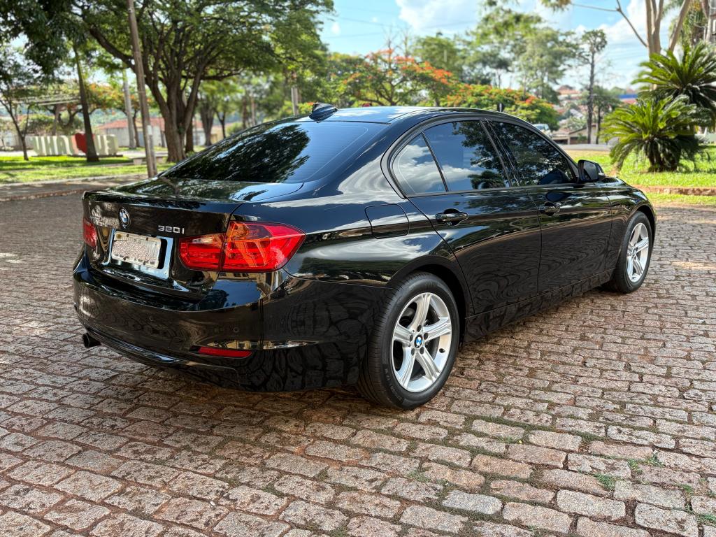 BMW 320I - Foto