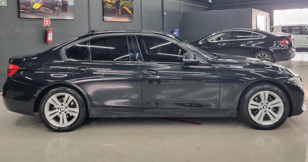 BMW 320I - Foto