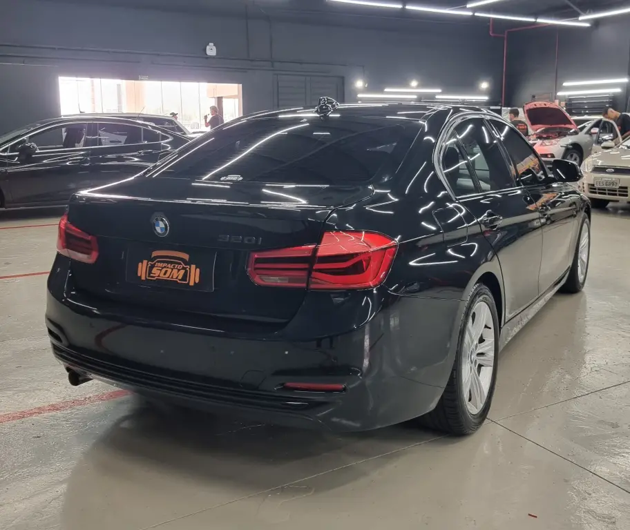 BMW 320I - Foto