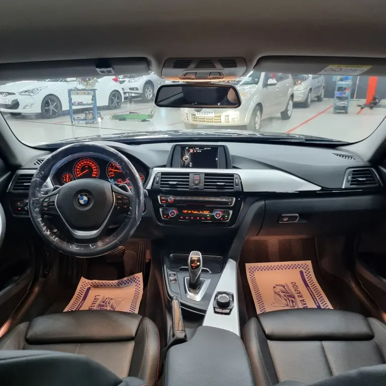 BMW 320I - Foto
