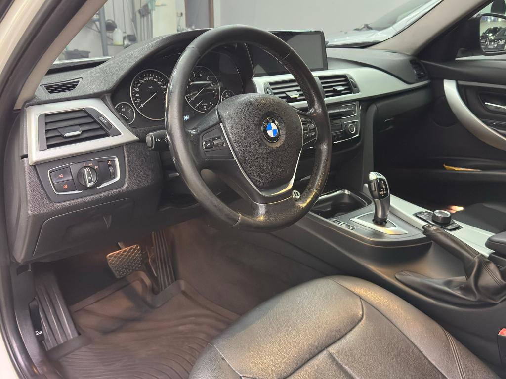 BMW 320I - Foto