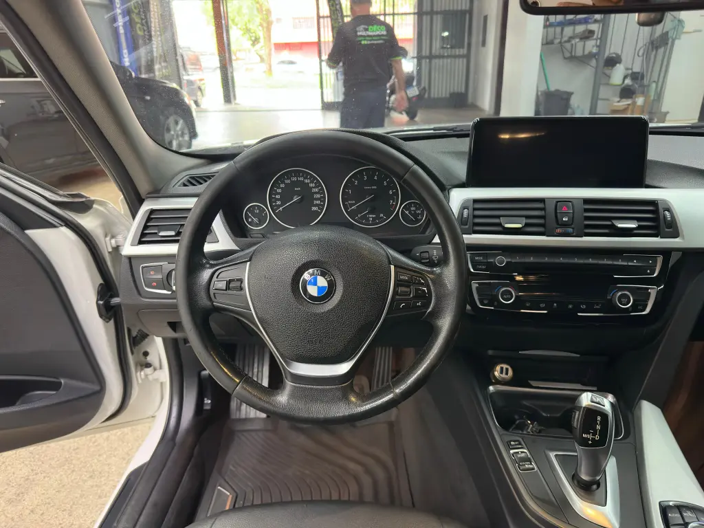 BMW 320I - Foto