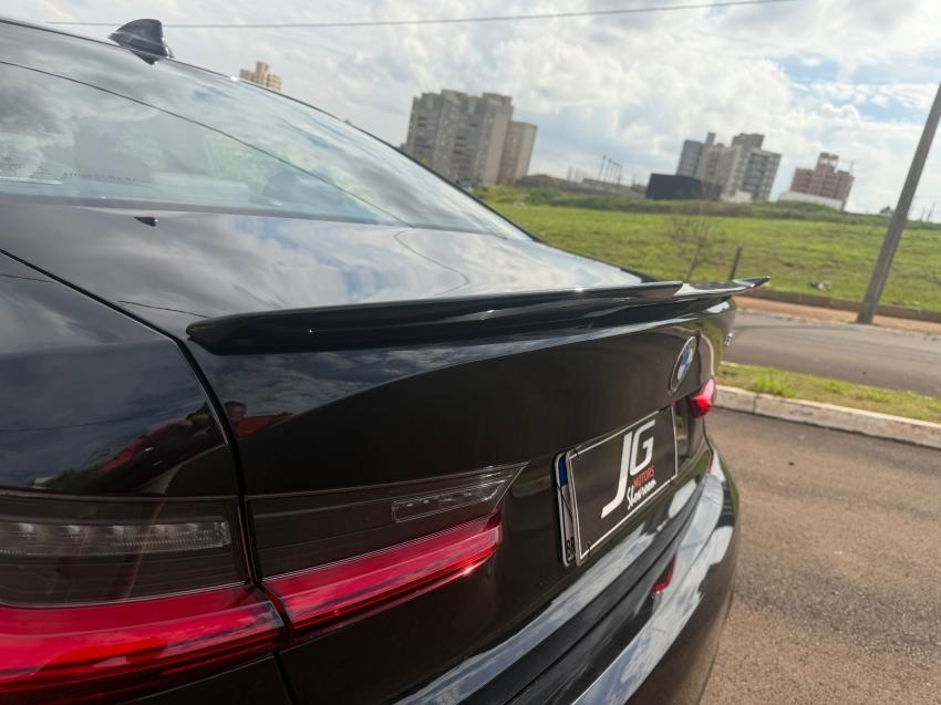 BMW 320I - Foto