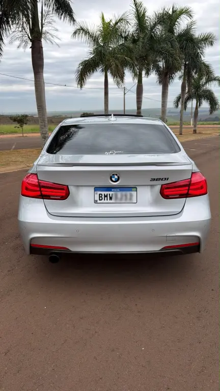 BMW 320I - Foto