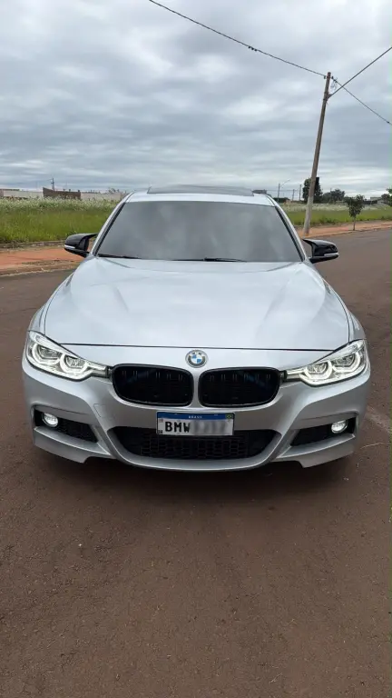 BMW 320I - Foto