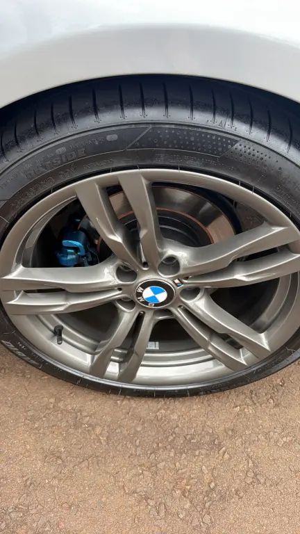 BMW 320I - Foto