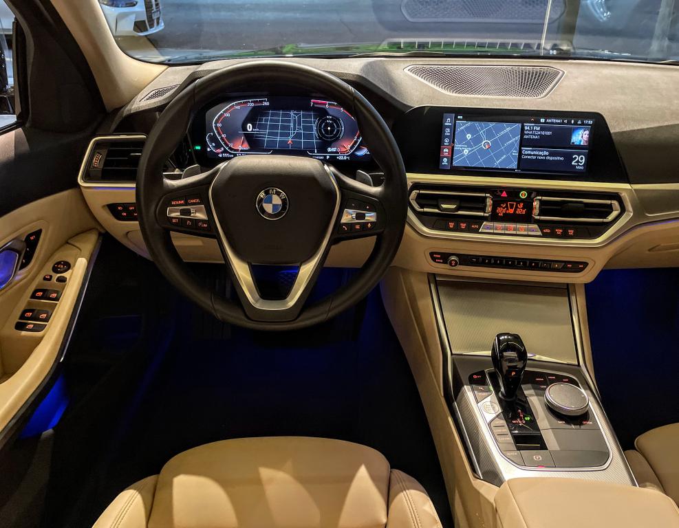 BMW 320I - Foto
