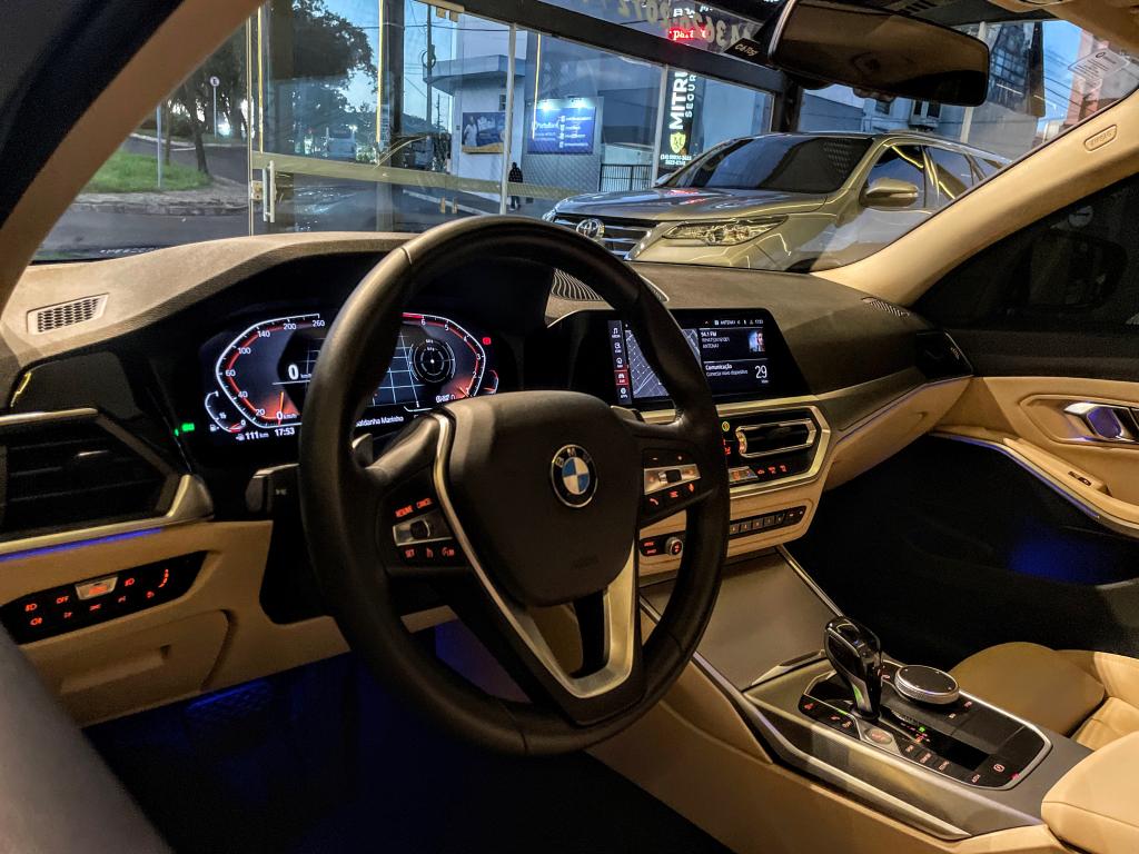 BMW 320I - Foto
